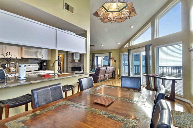 Food & Drinks, A Sunny Sandbar by Ryson Vacation Rentals, Galveston