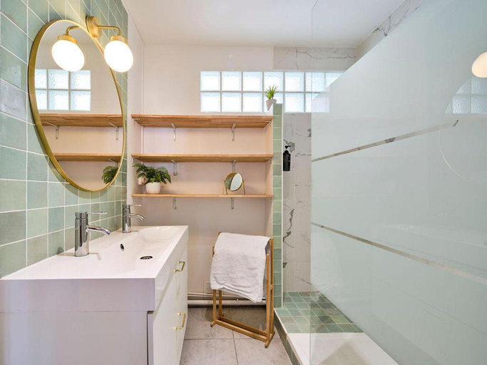 Bathroom, Les Chambres de Troyes - Parking Internet Fibre TV, Aube