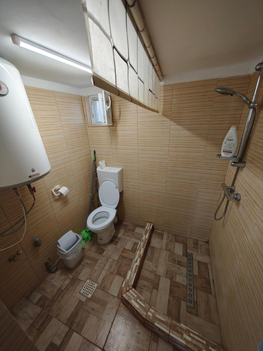 Bathroom 2, La Tataia Zahei, Vistea De Jos
