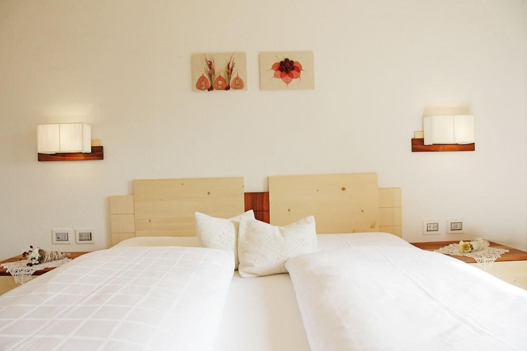 Bedroom 2, Nature Hotel Delta, Bolzano