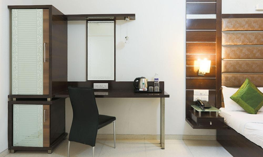 Bedroom 3, Hotel Apple Inn, Valsad
