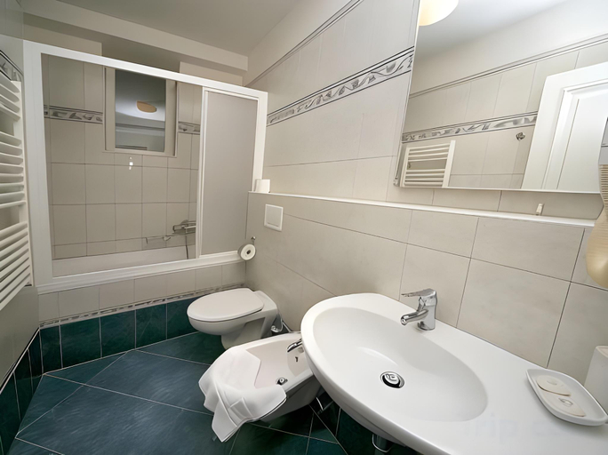 Bathroom 4, Hotel Tyl, Praha 2