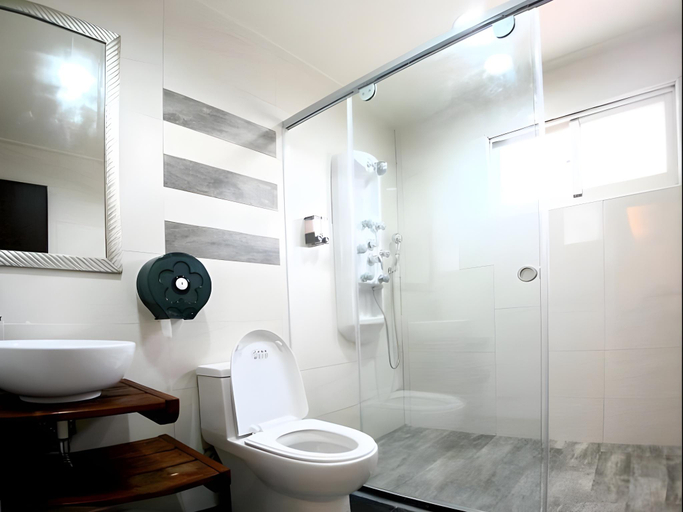 Bathroom, Xiang Xie Min Su, Penghu