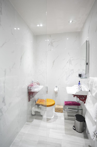 Bathroom 2, Dower House Hotel, Devon