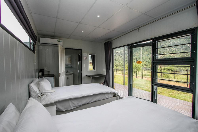 Bedroom 2, SleepOver Moria, Capricorn