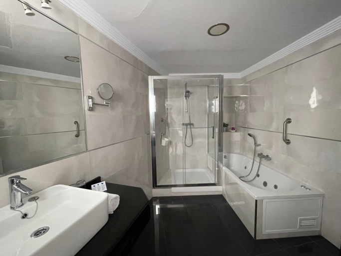 Bathroom 5, Hotel Plaza Cavana, Málaga