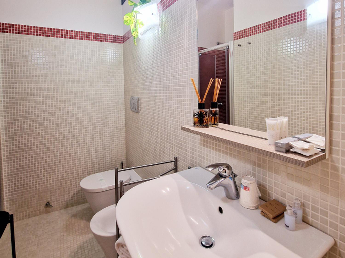 Bathroom 2, Donna Rosa - Main Avenue, Messina