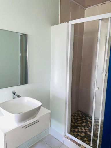Bathroom 3, Shoeshoe Villa