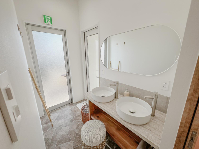 Bathroom 4, BeachHouse Geragera, Akashi