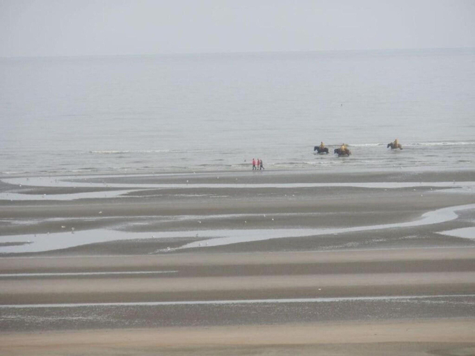 Others 3, Apartment on Belgian Coast with Sea View, West-Vlaanderen