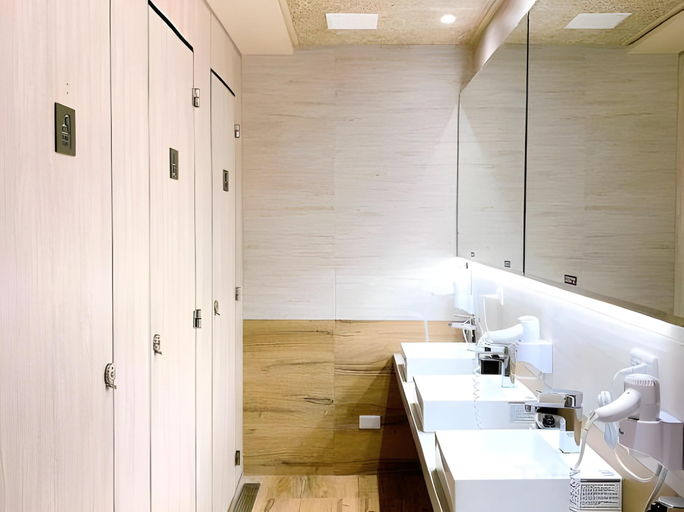 Bathroom 2, PopInn, Tainan