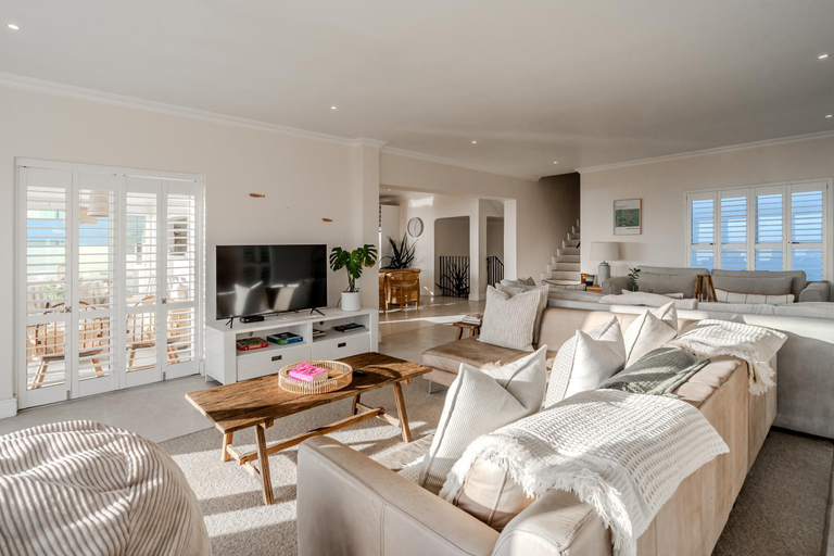 Others 4, Yzer Beach House, West Coast