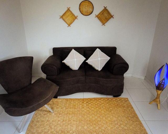 4, Da Lu Flats, Cruz