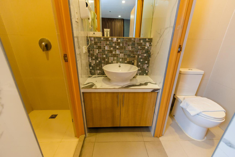Bathroom 4, ZEN Rooms Madison 101 QC, Quezon City