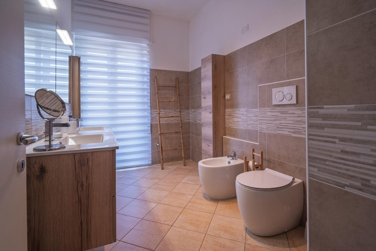 Bathroom 3, AmickA, Sassari