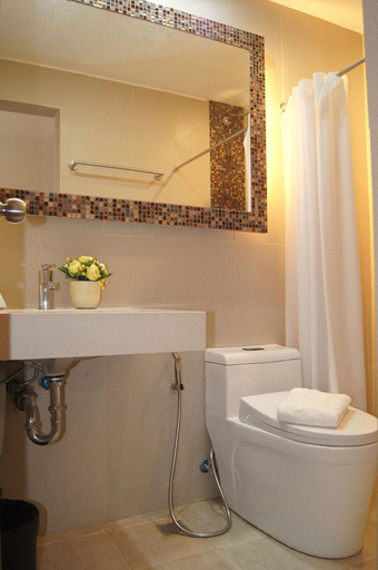 Bathroom, Anbero Inn, Catarman