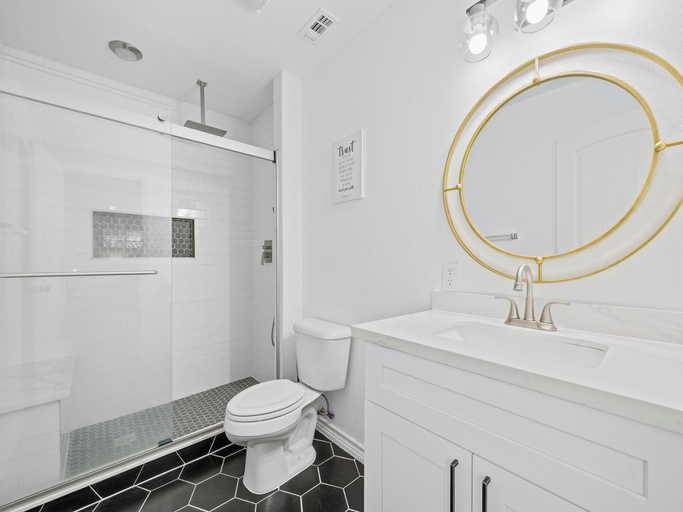 Bathroom 4, Reel Blessing by Miss Kitty’s, Aransas