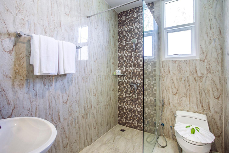 Bathroom 3, Khaolak Mountain View Resort, Takua Pa