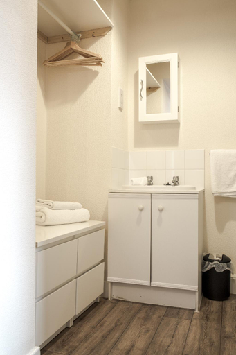 Bathroom 5, Craven Heifer, Stainforth, North Yorkshire
