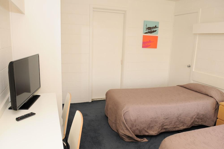 Bedroom 4, Peninsula Motor Inn, Melbourne