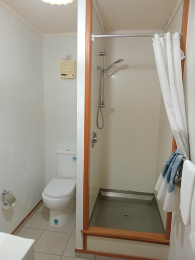Bathroom 3, Haruru Falls Earth Citizens Retreat, Far North