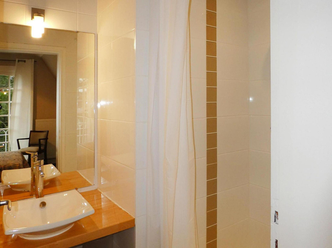 Bathroom 3, Holiday Home in Carnac near Sandy Beach, Morbihan