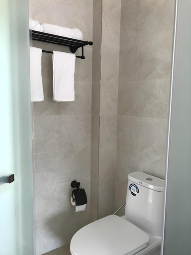 Bathroom 3, wisdom mystery hotel, Chomphet