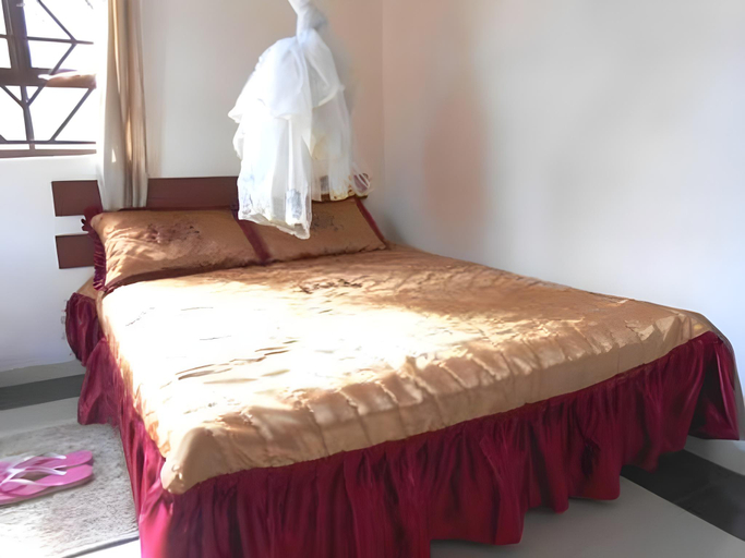 Bedroom, Sunrise Gardens hotel, Kuria West
