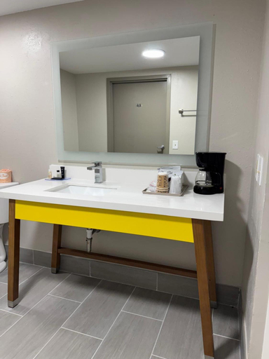 Bathroom 4, Days Inn By Wyndham Clanton AL, Chilton