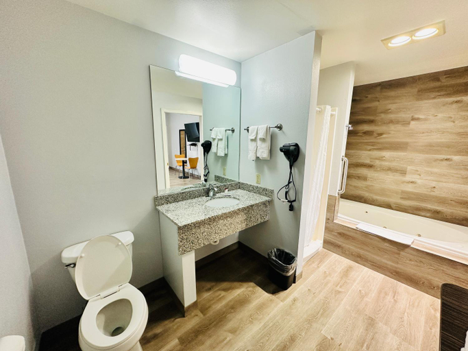 Bathroom 4, Beaverhead Lodge, Beaverhead