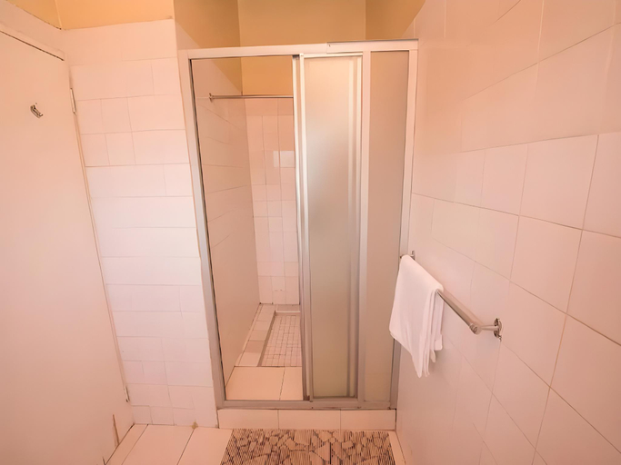 Bathroom, Nelly's Guesthouse, Lilongwe City