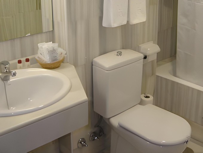 Bathroom 4, Hotel Don Curro, Málaga