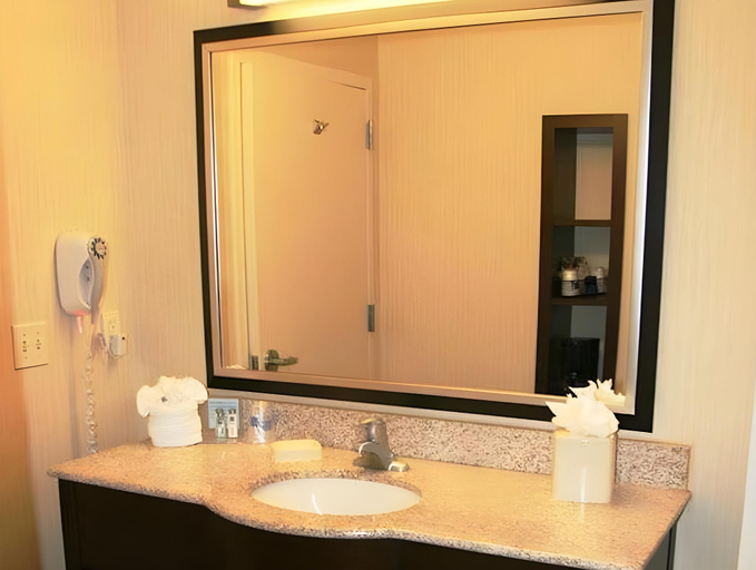 Bathroom 3, Hampton Inn & Suites Phoenix Glendale-Westgate, Maricopa