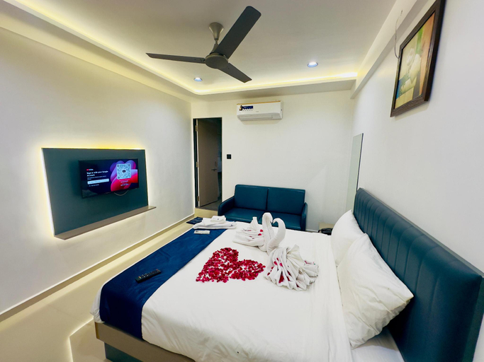 Bedroom 4, Hotel Soya - Best Hotel AC Rooms Surat, Surat