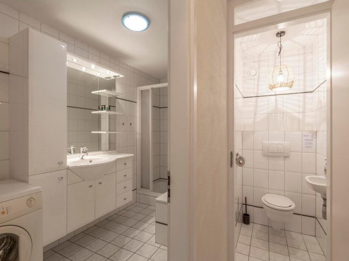 Bathroom 2, Apartment in Callantsoog with Dune Views, Zijpe