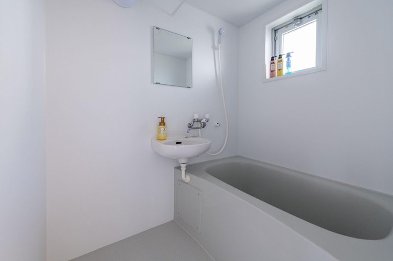 Bathroom 2, Crystal Court, Miyakojima