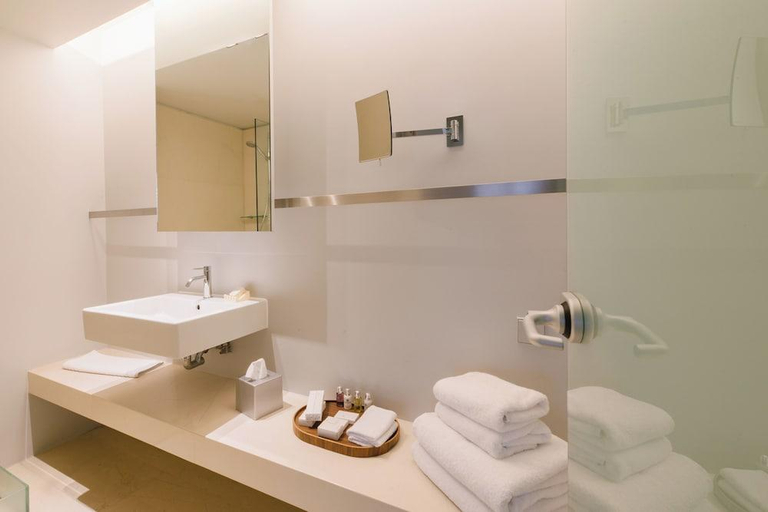 Bathroom 5, Brasil Suites Hotel, Attica