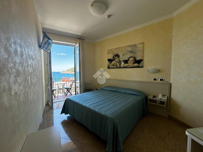 Bedroom 3, Hotel Feluca, La Spezia