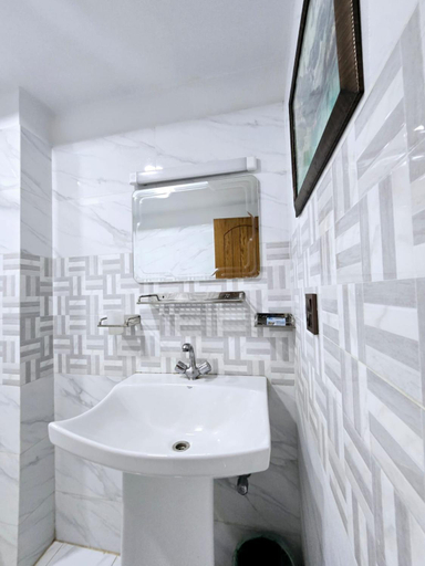 Bathroom 4, Grand Taj Hotel, Rawalpindi