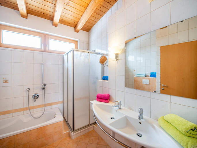 Bathroom 3, Penthouse in Wagrain near Ski Slopes, Sankt Johann im Pongau