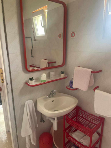 Bathroom 3, Biancaneve, Šolta