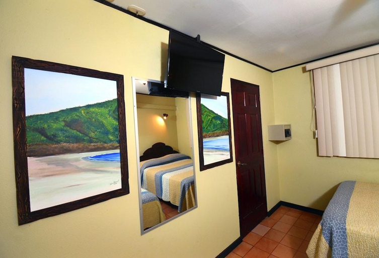 Bedroom 1, Hotel Mangaby, Carrillo