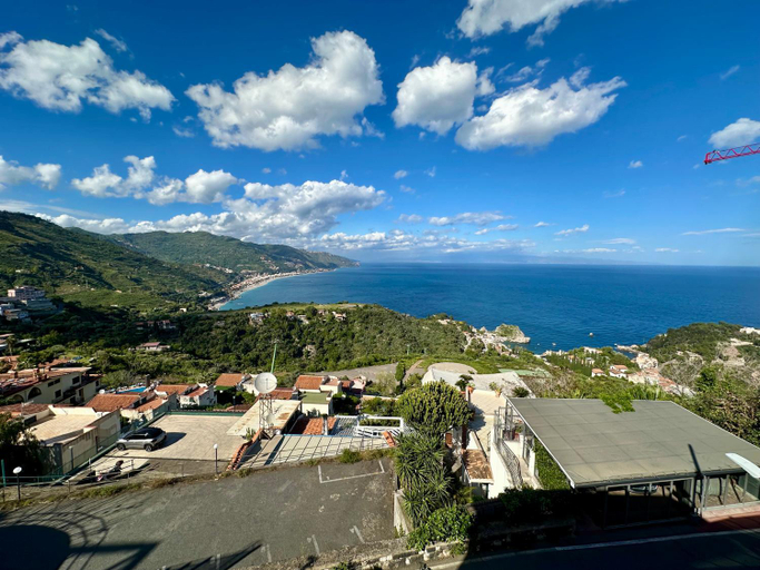 Others 5, Blue Sky House, Messina