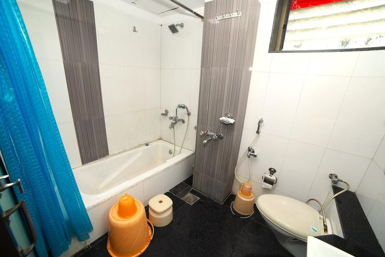 Bathroom 4, Hotel Vrundavan Residency, Vadodara