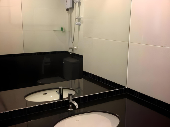 Bathroom 4, The Capital Hotel, Muang Roi Et