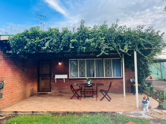 Others 2, Sunset Hideaway, City of Tshwane