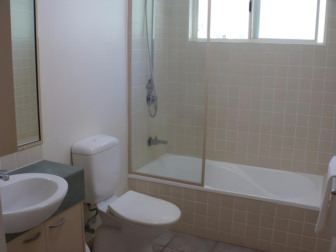 Bathroom 5, Trinity Waters Boutique Beachfront Hotel, Cairns