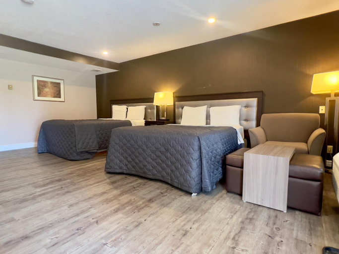 Bedroom 3, First Canada Hotel Cornwall Hwy 401 ON, Stormont, Dundas and Glengarry