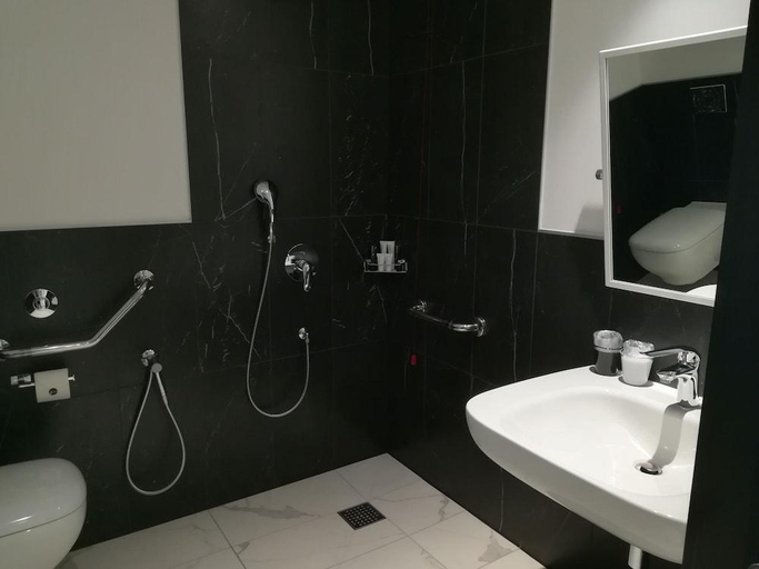 Bathroom 4, Jhotel, Torino
