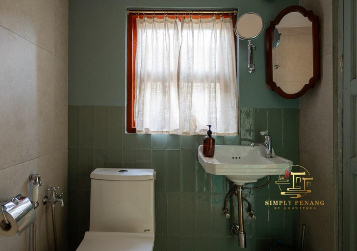 Bathroom 5, Lumut Heritage - a walk to Armenian St Art & Cafes, Penang Island